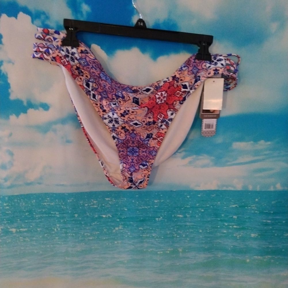NWT: daisy Fuentes strappy bikini bottoms.